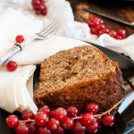 Bundt senza glutine al grano saraceno e mirtilli rossi